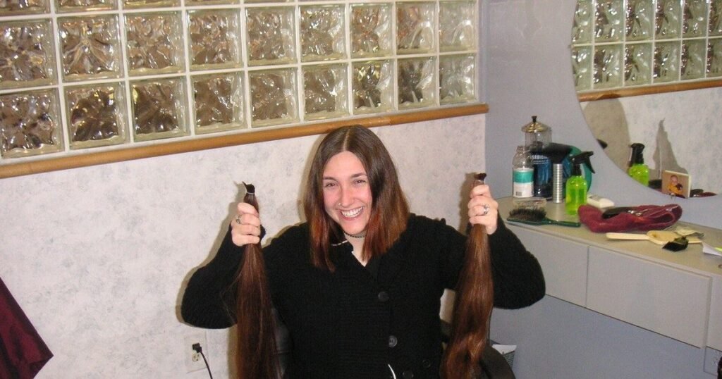 Cortaron su cabello para regalar confianza: unas 100 mujeres donaron sus trenzas en México para pelucas de pacientes con cáncer
