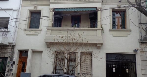 Ganó una casa en una rifa a los 72 años, recibió las llaves… y nunca pudo ponerla a su nombre: ahora la Justicia ordenó indemnizarlo