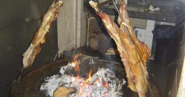 Le robaron el cordero que había preparado para el Día de la Madre y la Policía de Posadas se lo devolvió