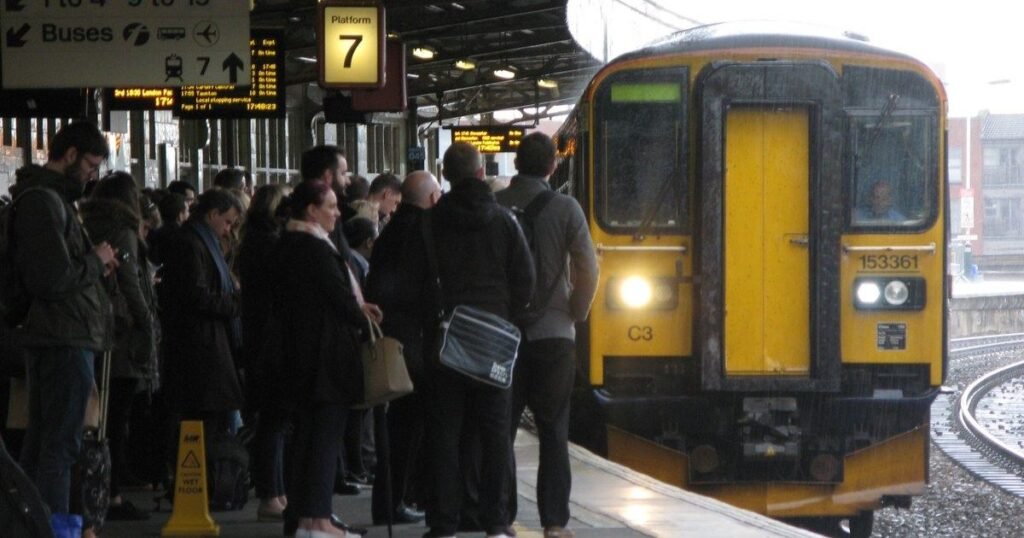 Olvidó documentos ultrasecretos en un tren y su error abrió el noticiero nacional: “Puedes estar en una situación muy mala y aun así levantarte”