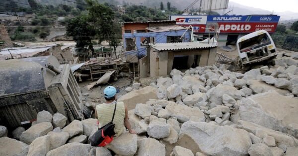 El huaico le llenó la casa de lodo hasta 1,70 metros: este arquitecto peruano creó un invento de S/60 para que no le pase a nadie más