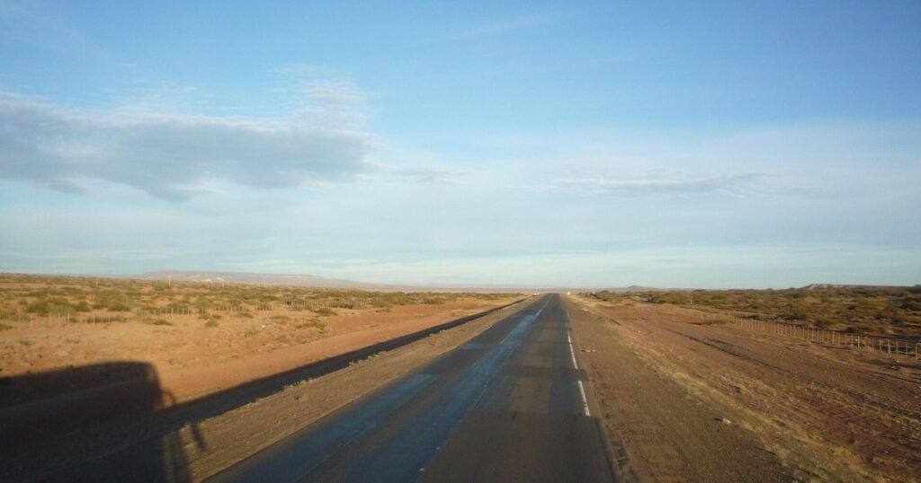 Siete horas bajo la tormenta para llegar a una nena de 3 años: el patrullero quedó atrapado y un criancero les dijo “vamos en mi camioneta”