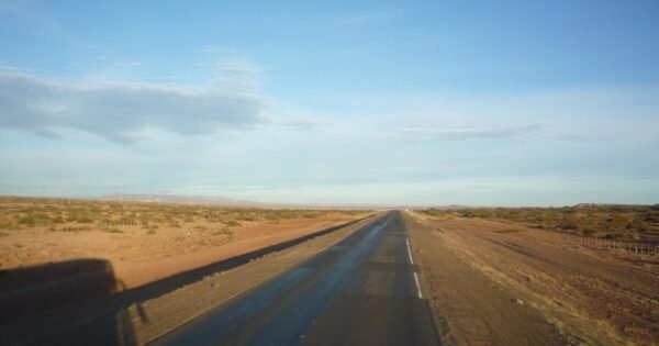Siete horas bajo la tormenta para llegar a una nena de 3 años: el patrullero quedó atrapado y un criancero les dijo “vamos en mi camioneta”